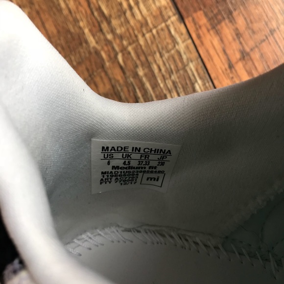 New custom made Adidas shoe never wore no flaws - Picture 3 of 4